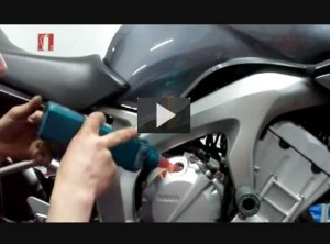 Cómo cambiar el aceite y el filtro a la moto