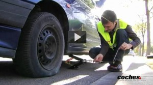 Cómo cambiar la rueda de un coche