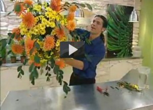 Cómo hacer un centro de flores colgante