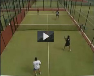 Cómo hacer el golpe de fondo en padel