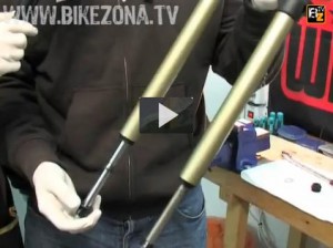 Cómo hacer el mantenimiento de la suspensión de una bici