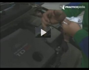 Cómo medir el nivel de aceite en un coche