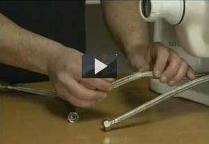 Cómo cambiar el latiguillo de un lavabo