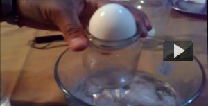 Cómo meter y sacar un huevo de una botella