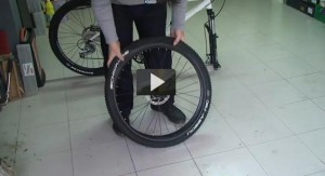 Cómo montar una rueda de bicicleta