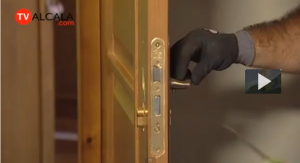 Cómo cambiar la cerradura y el bombín de una puerta