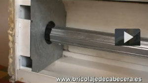 Cómo desmontar el eje de una persiana de PVC