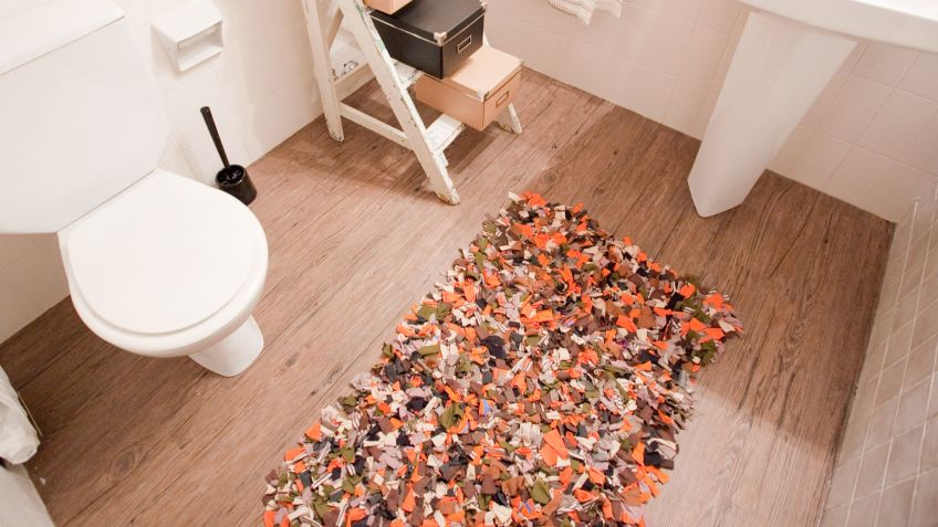 Esta alfombra de baño puede que te recuerde a un bosque, pues 