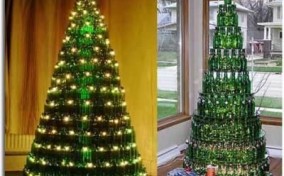 Árbol de Navidad con botellas de plástico