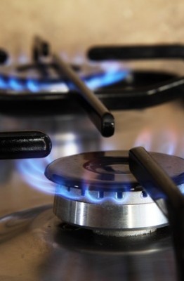 Limpiar los fuegos de una cocina de gas