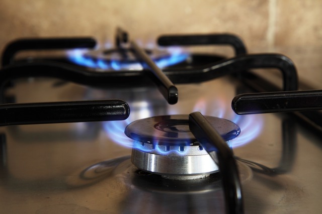 Limpiar los fuegos de una cocina de gas