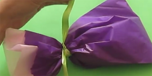 Cómo envolver regalos con papel de seda | Envolver regalos