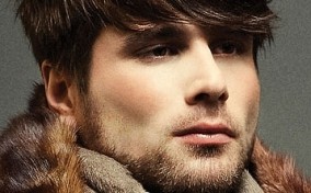 Cortes de pelo para hombres con entradas flequillo