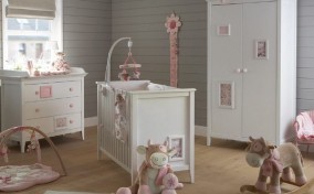 Decoración clásica para la habitación del bebé niña