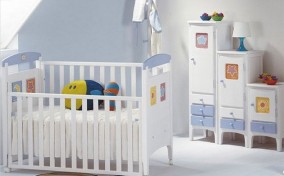 Decoración de la habitación del bebé azul de niño