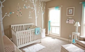Decoración de la habitación del bebé de color beige