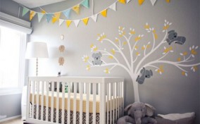 Decoración de la habitación del bebé gris con un elefante