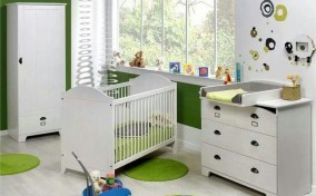 Decoración de la habitación del bebé verde para niño