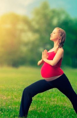 Posiciones de yoga a evitar durante el embarazo