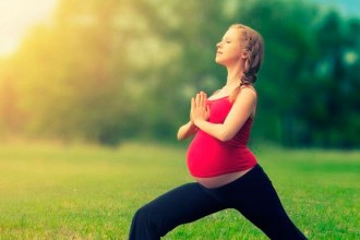 Posiciones de yoga a evitar durante el embarazo