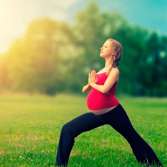 Posiciones de yoga a evitar durante el embarazo