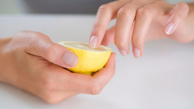 Ideas para crear quitaesmlate casero para tus uñas