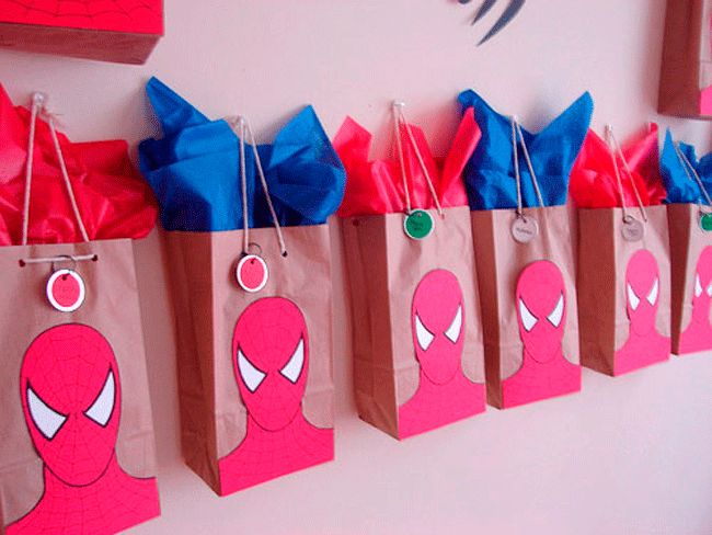 Obsequia a los asistentes con originales regalitos de Spiderman