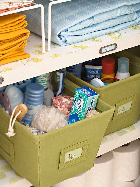 Ideas prácticas para organizar baños pequeños