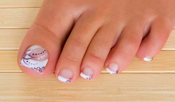 Crear diseños de uñas de los pies faciles