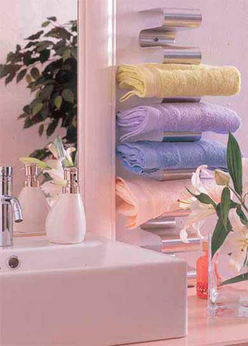 Decoraciones y almacenaje de toallas en el baño