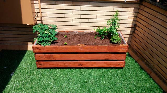 como-decorar-jardin-con-palets-de-madera