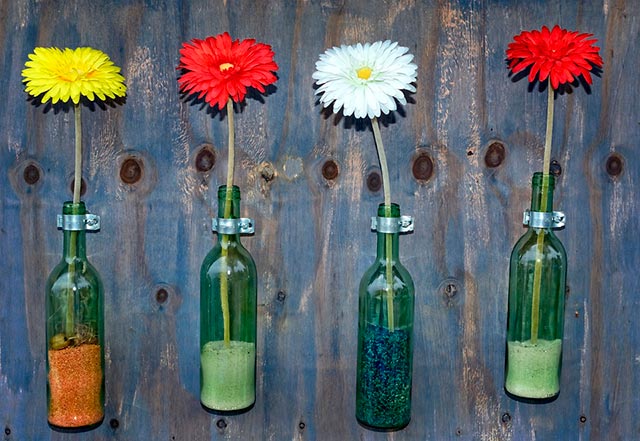 Tips para decorar el jardín con botellas de plástico