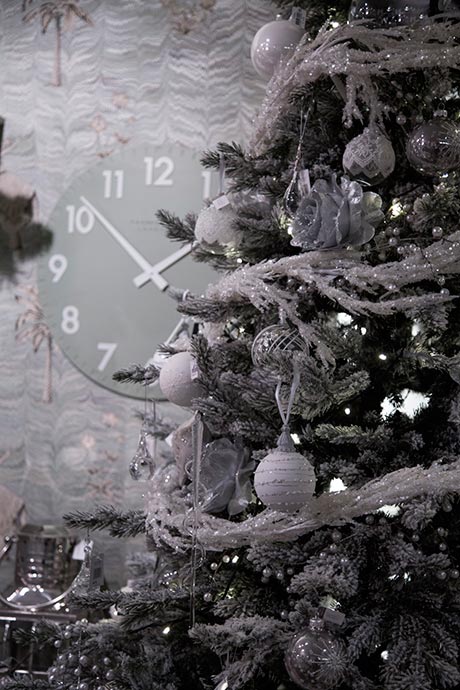 decorar-arbol-navidad-con-gris