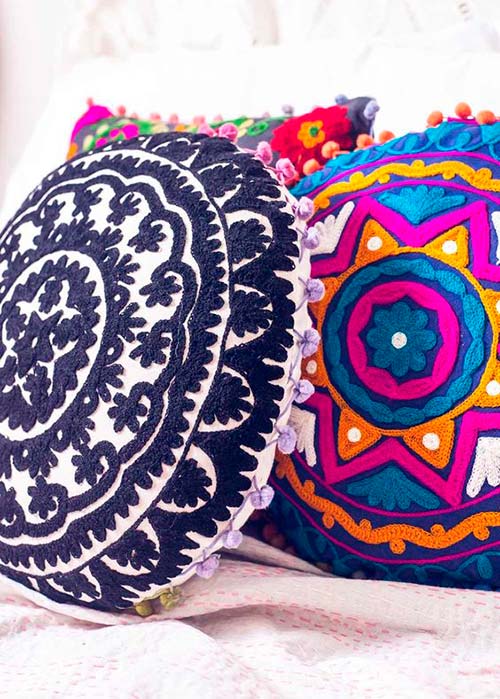 decorar-con-cojines-y-mandalas