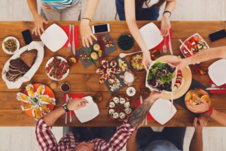 Aperitivos fáciles y rápidos para una cena con amigos