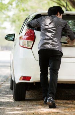 Pasos para arrancar un coche sin batería ni pizas