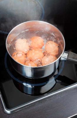 Cómo cocinar un huevo duro sin que se rompa