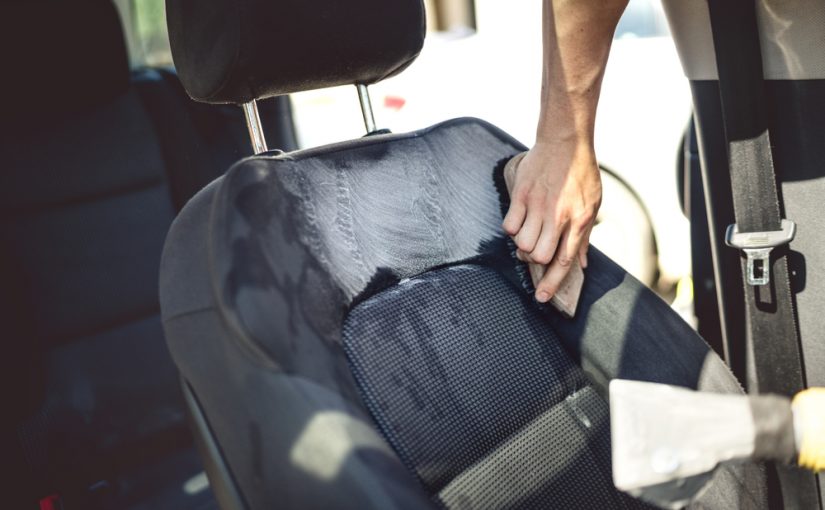 Sabueso golondrina Influencia Pasos sencillos para limpiar los asientos de tela del coche | Limpieza