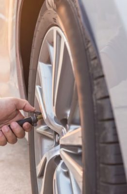 Cómo mantener los neumáticos de un coche