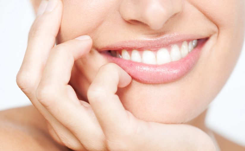 Consejos para tener los dientes más blancos y brillantes