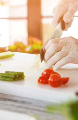 Uso de los guantes en la cocina