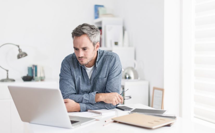 Disimular las canas de hombres