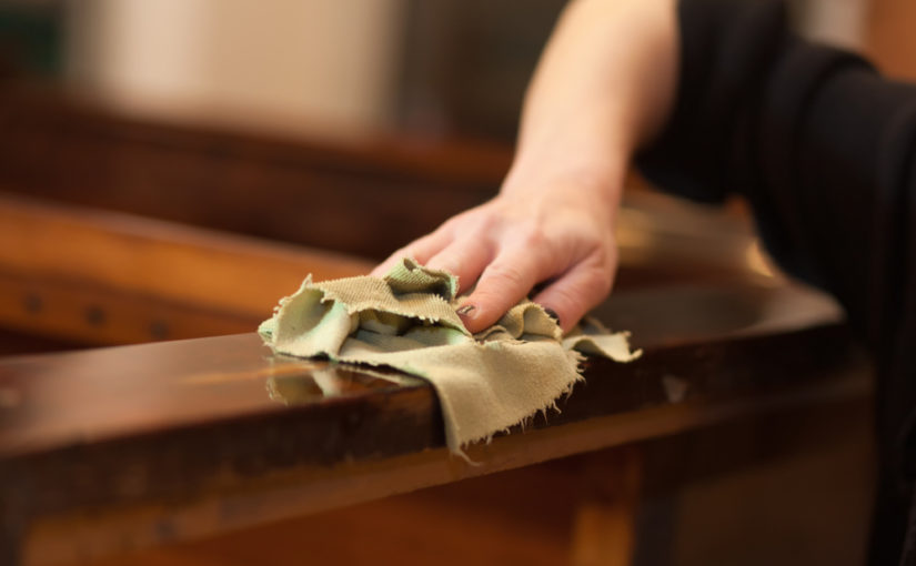 Cómo reparar los arañazos de los muebles de madera