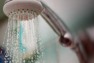 Consejos para eliminar el moho de la ducha