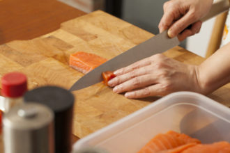 Cómo lavar la tabla de cocina