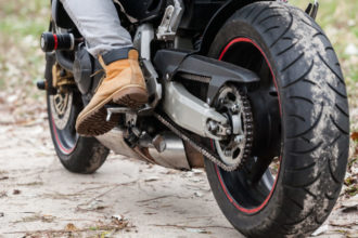 Cómo conducir una moto de marchas