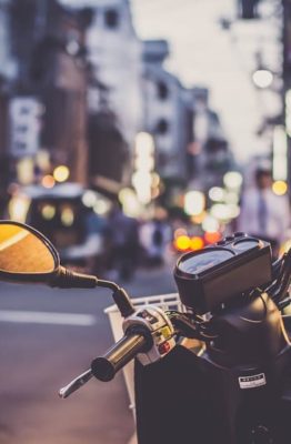 Cómo cambiar la batería de una moto