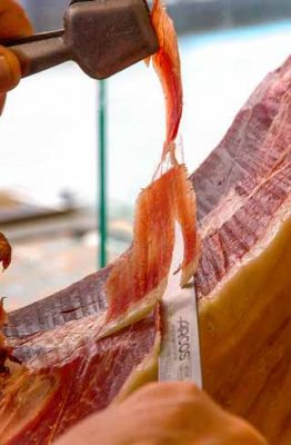 Pasos para empezar y cortar un jamón