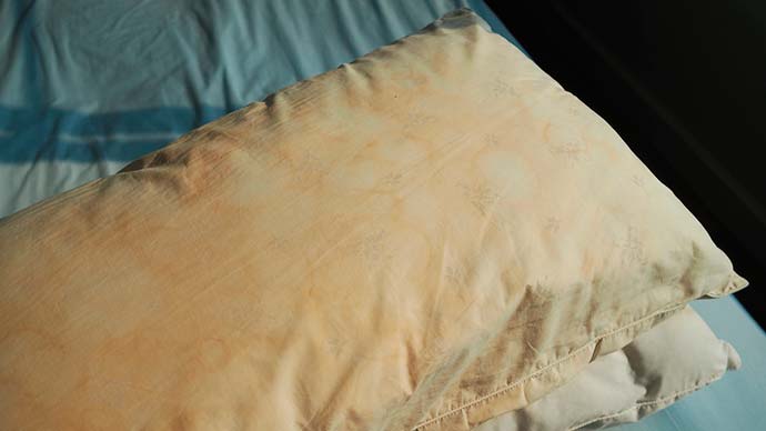Ondas dispersión templar Los trucos definitivos para eliminar el amarillo de las almohadas | Limpieza