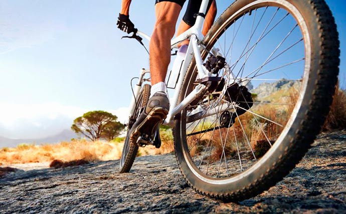 Tensar los frenos de la bicicleta